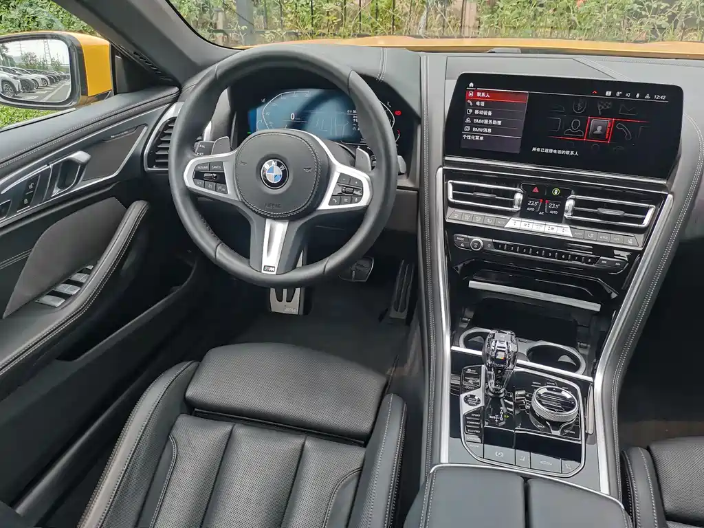 BMW 8 Series 2025 — фото 25