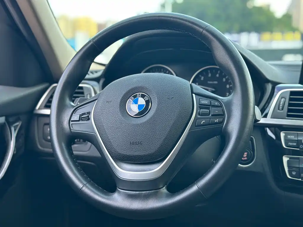 BMW 3 Series 2019 — фото 9