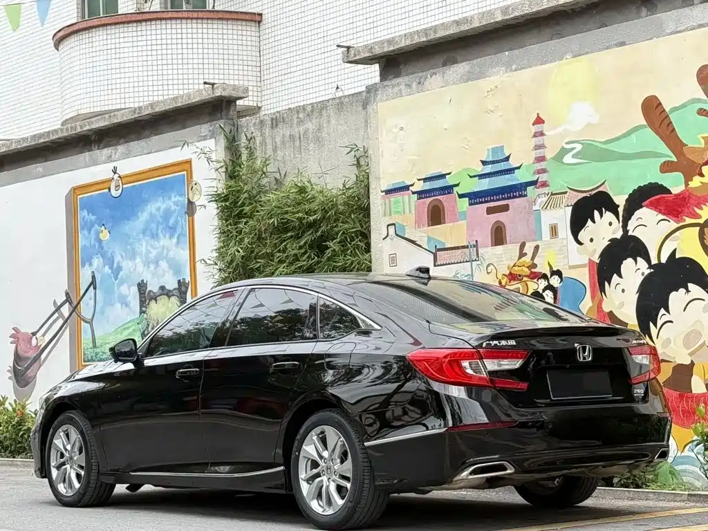 Honda Accord 2018 — фото 9