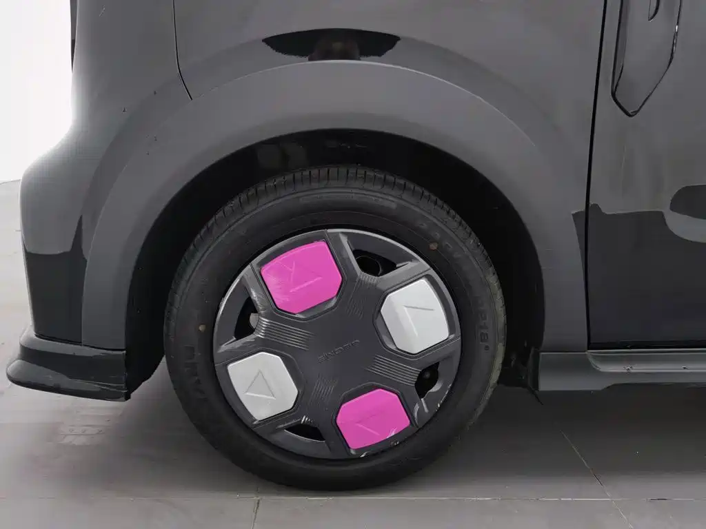 Geely Galaxy Panda 2025 — фото 17