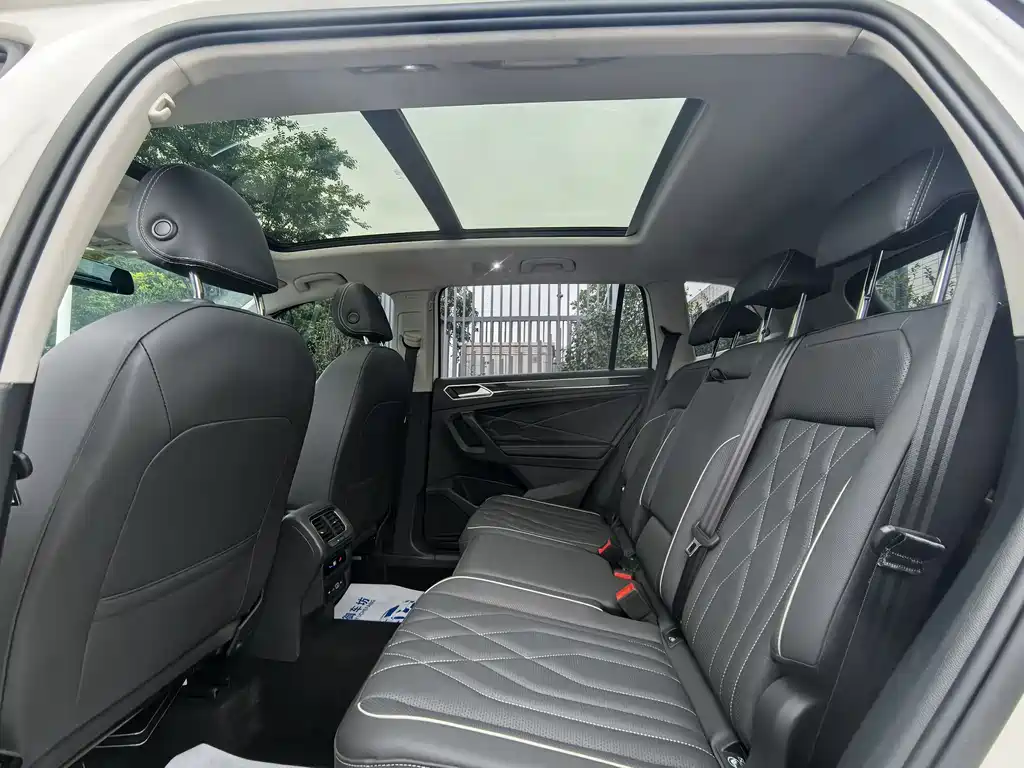 Volkswagen Tiguan L 2022 — фото 11