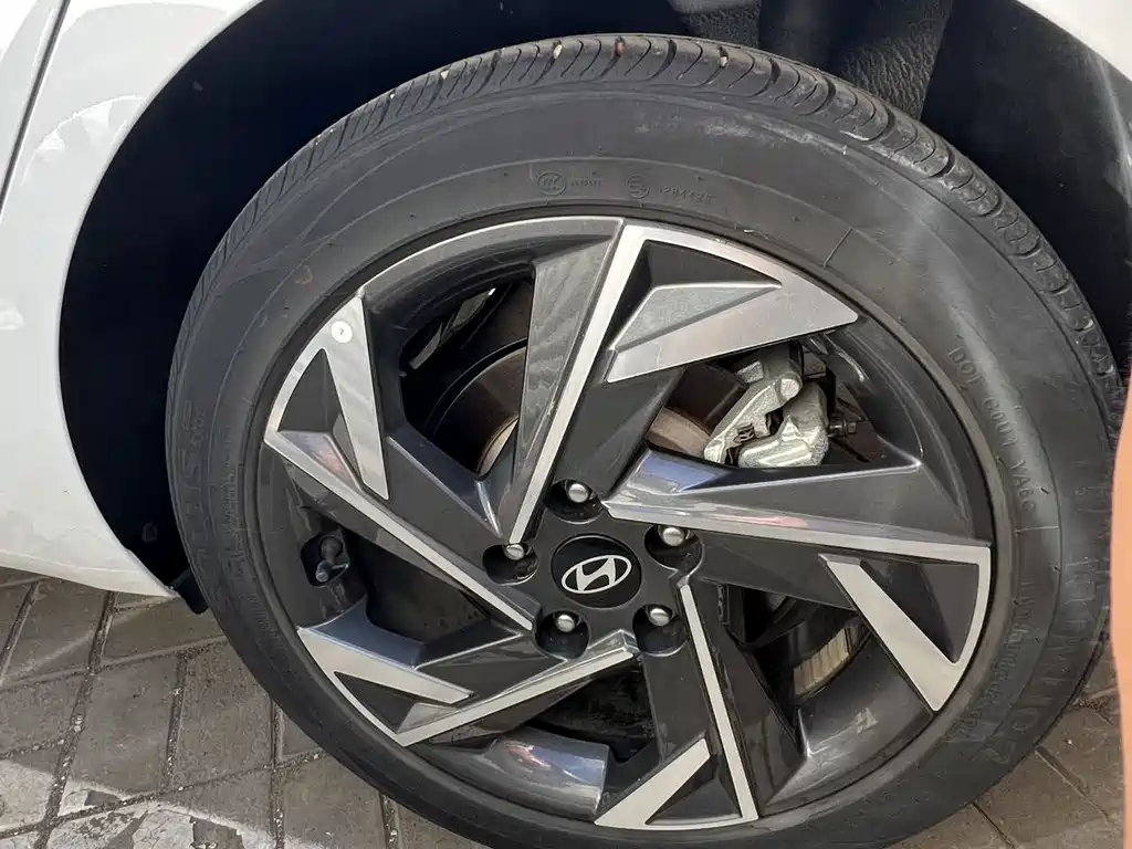 Hyundai Elantra 2023 — фото 16
