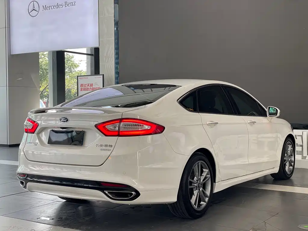 Ford Mondeo 2015 — фото 10