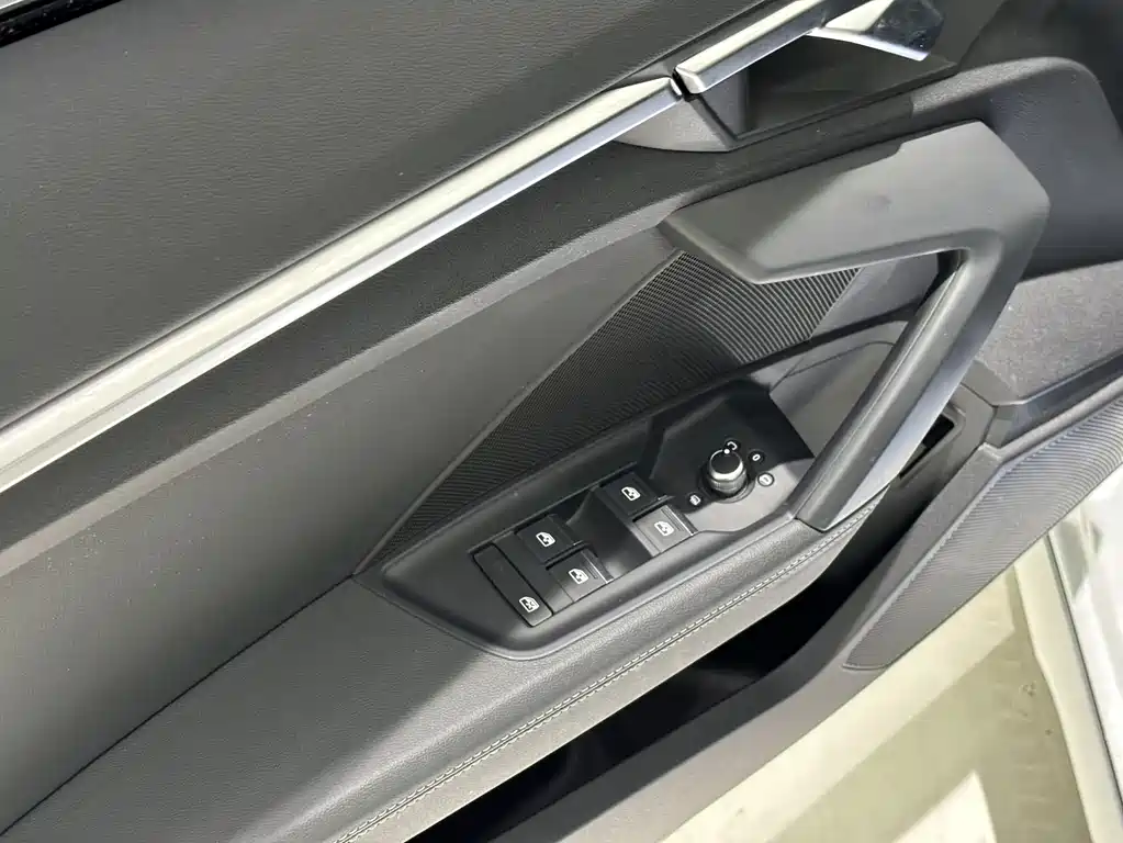 Audi A3 2023 — фото 17
