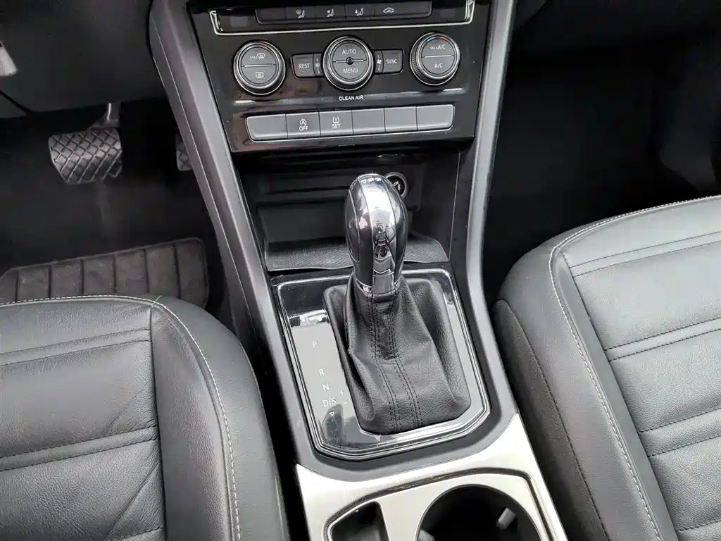 Volkswagen Touran 2017 — фото 13