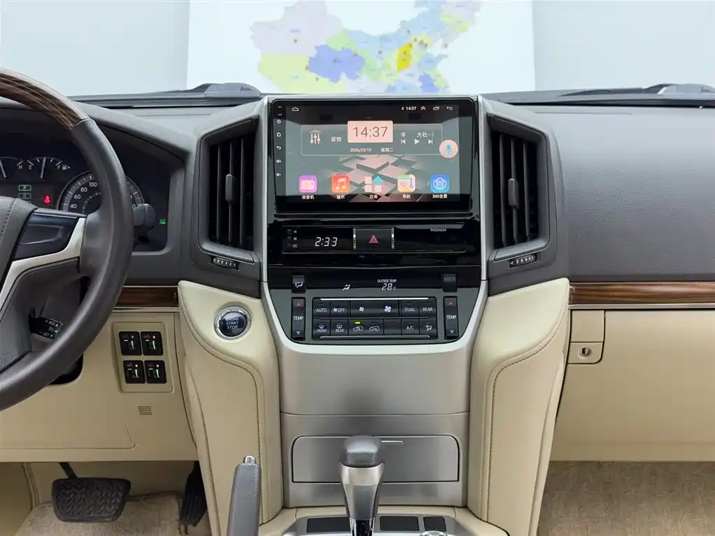 Toyota Land Cruiser 2018 — фото 10