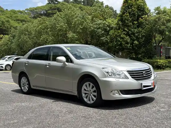 Toyota Crown 2012