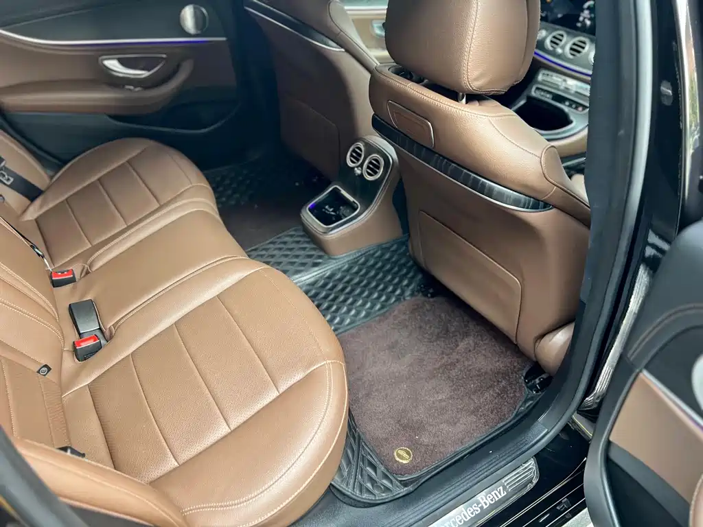 Mercedes-Benz E-Class 2023 — фото 10