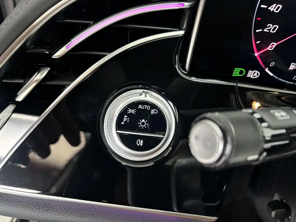 Mercedes-Benz E-Class 2025 — фото 15