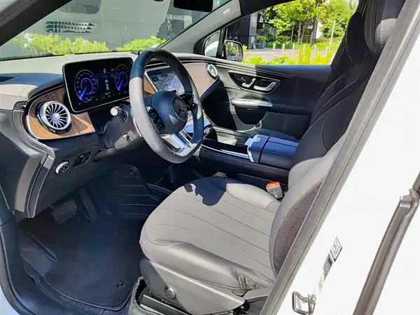 Mercedes-Benz EQE SUV 2023