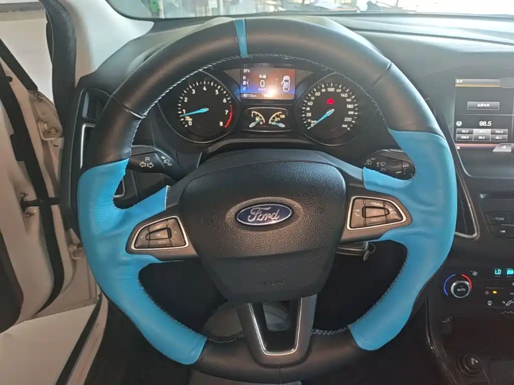 Ford Focus 2016 — фото 11