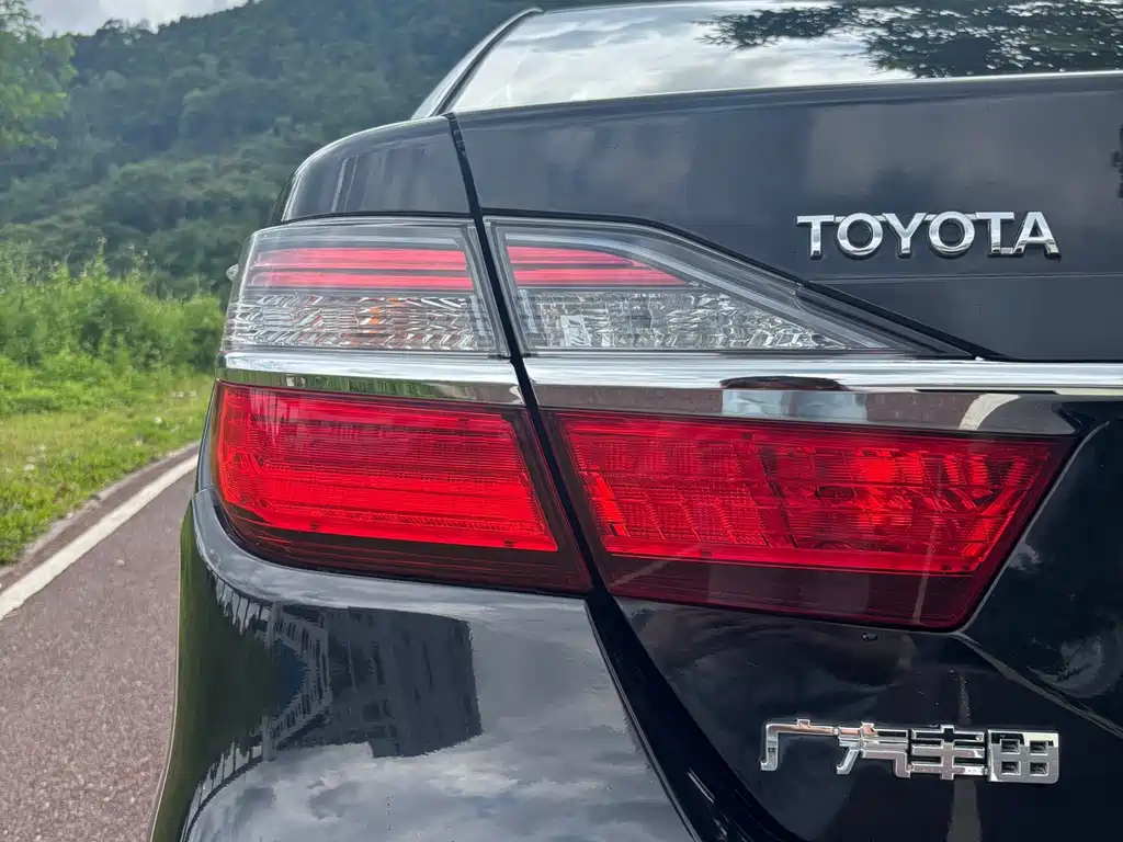 Toyota Camry 2017 — фото 7