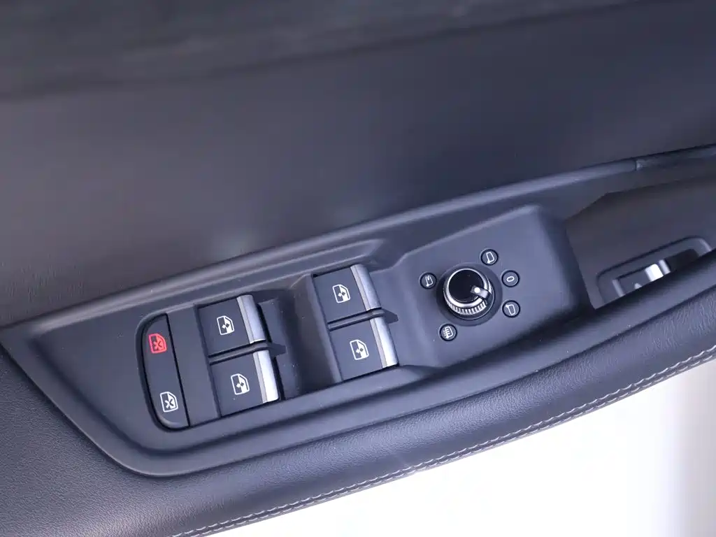 Audi A4L 2023 — фото 17
