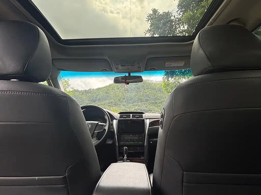 Toyota Camry 2017 — фото 16