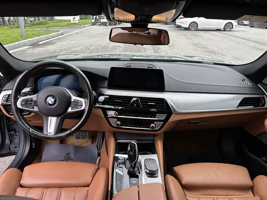 BMW 5 Series 2020 — фото 9
