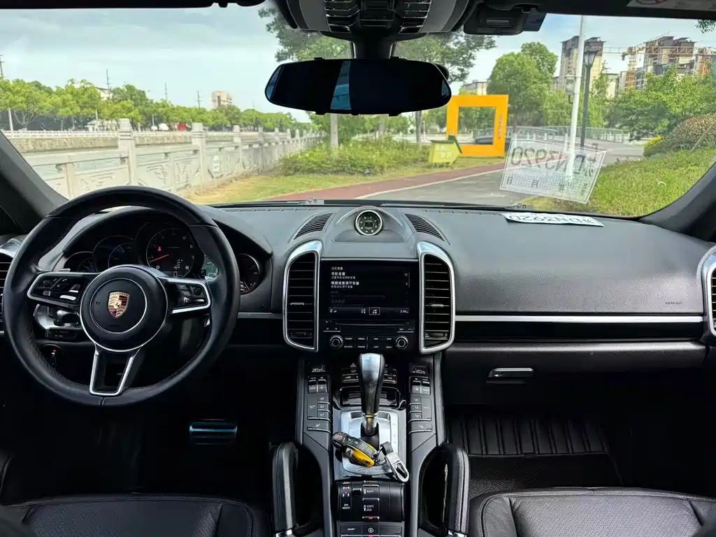 Porsche Cayenne 2017 — фото 6