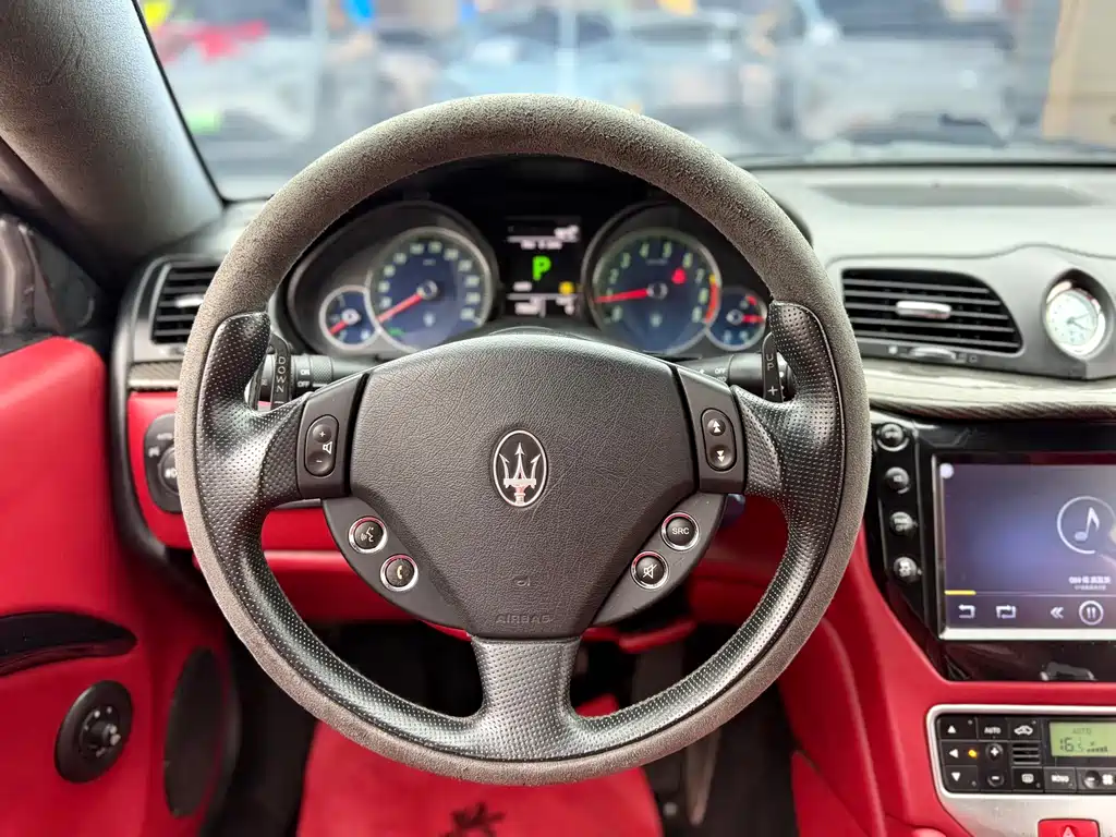 Maserati GranTurismo 2013 — фото 18