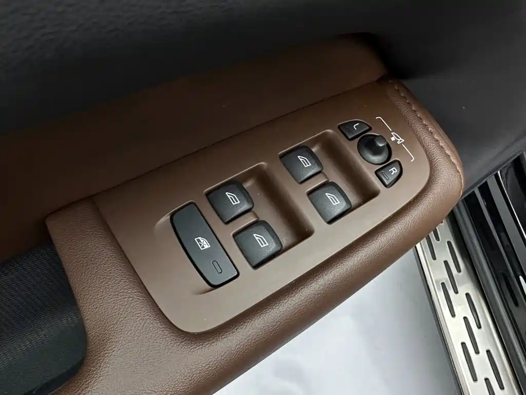 Volvo XC60 Plug-In Hybrid 2023 — фото 24