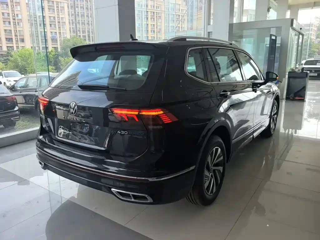 Volkswagen Tiguan L Plug-In Hybrid 2023 — фото 5