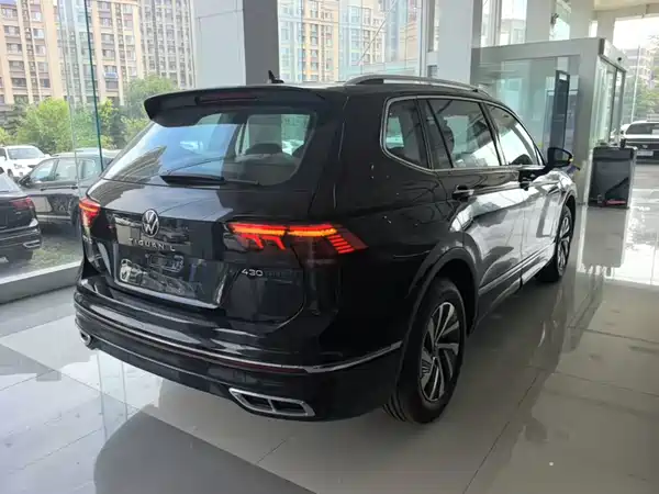Volkswagen Tiguan L Plug-In Hybrid 2023