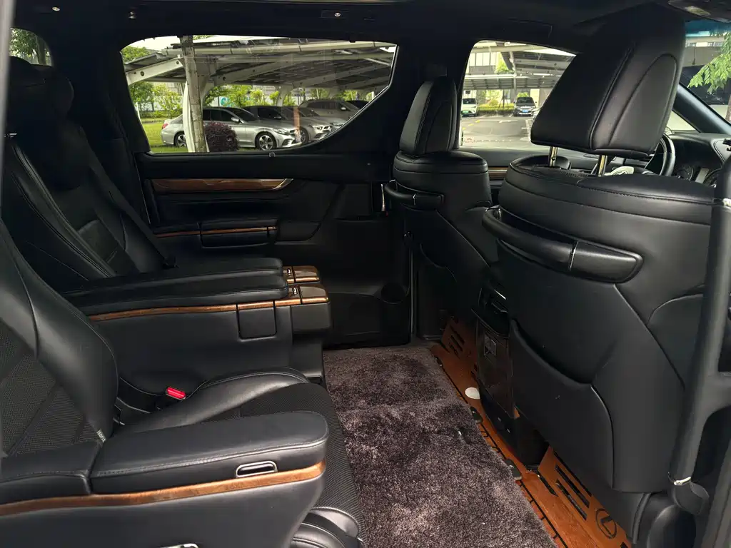Toyota Alphard 2018 — фото 6