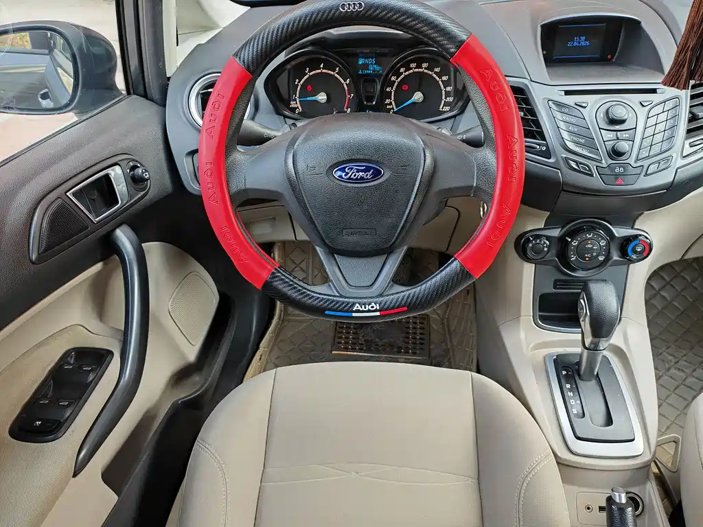 Ford Fiesta 2013 — фото 11