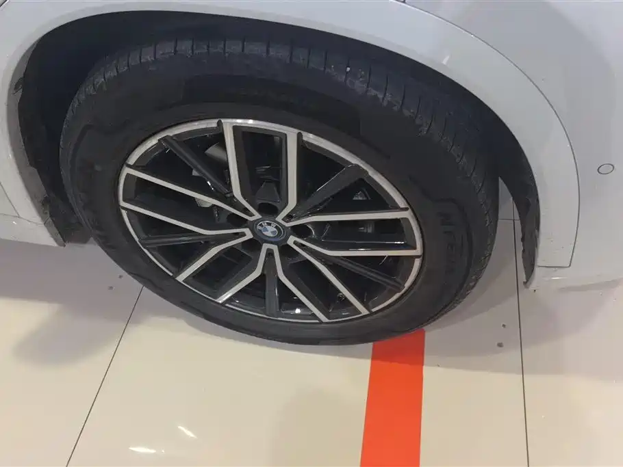 BMW iX1 2025
