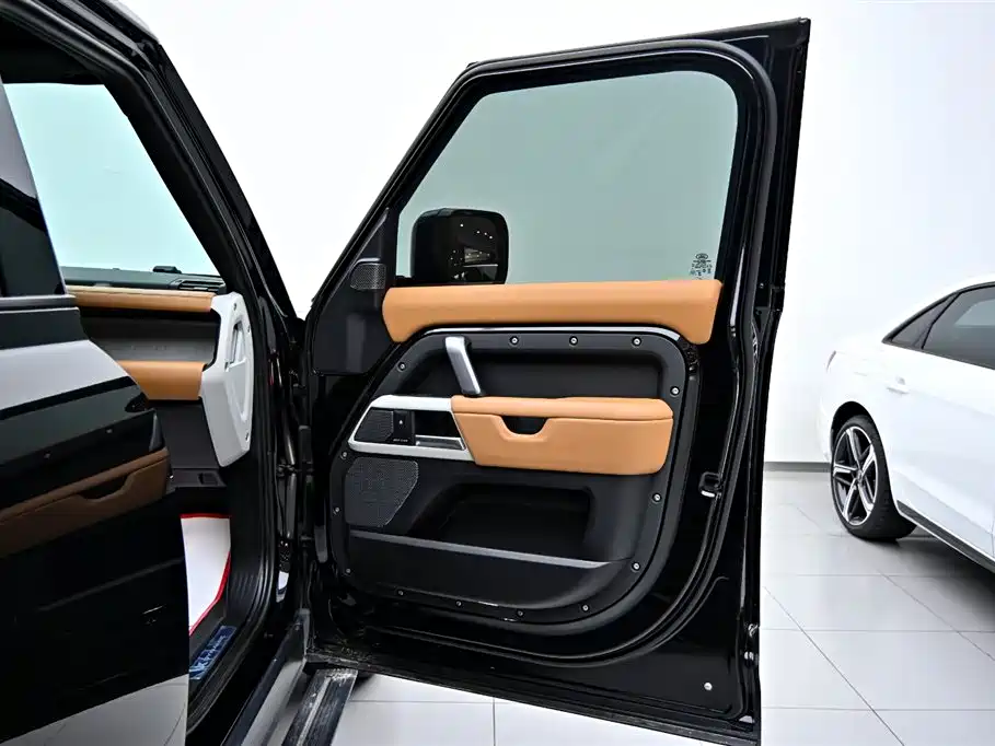 Land Rover Defender 2024 — фото 21