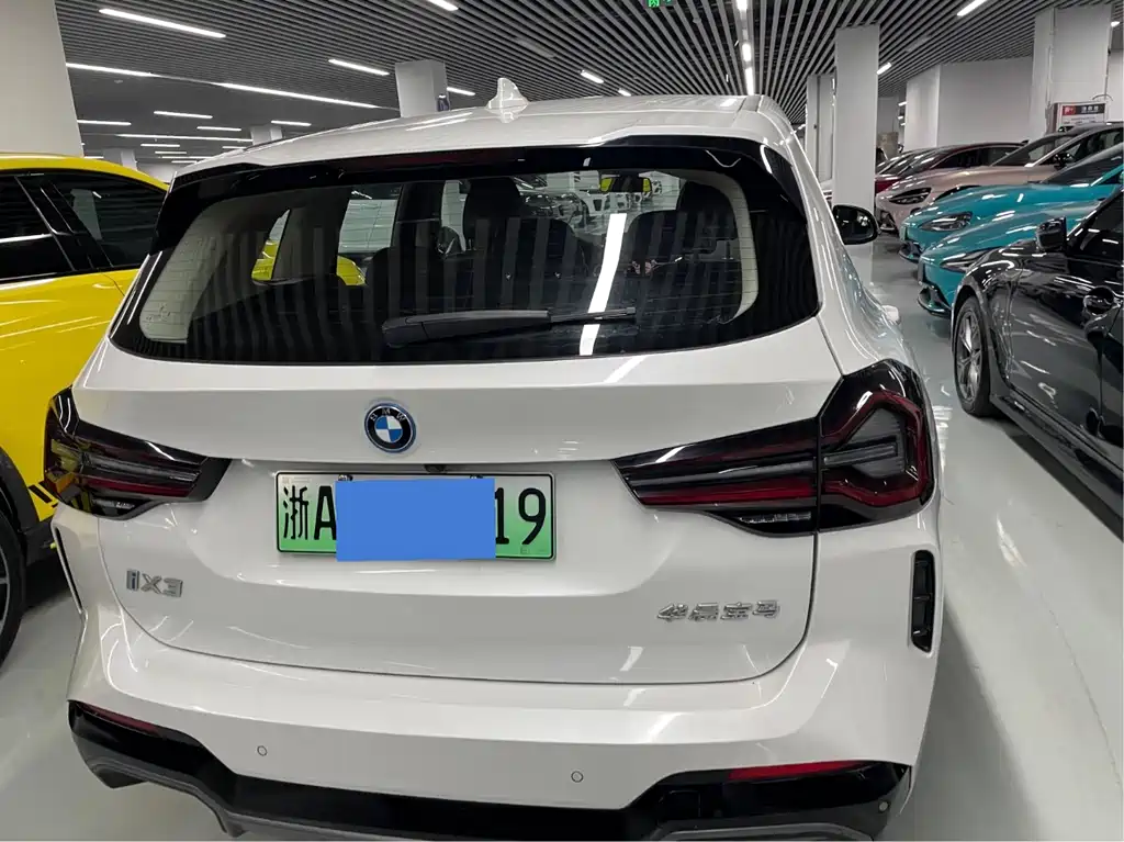 BMW iX3 2023 — фото 11