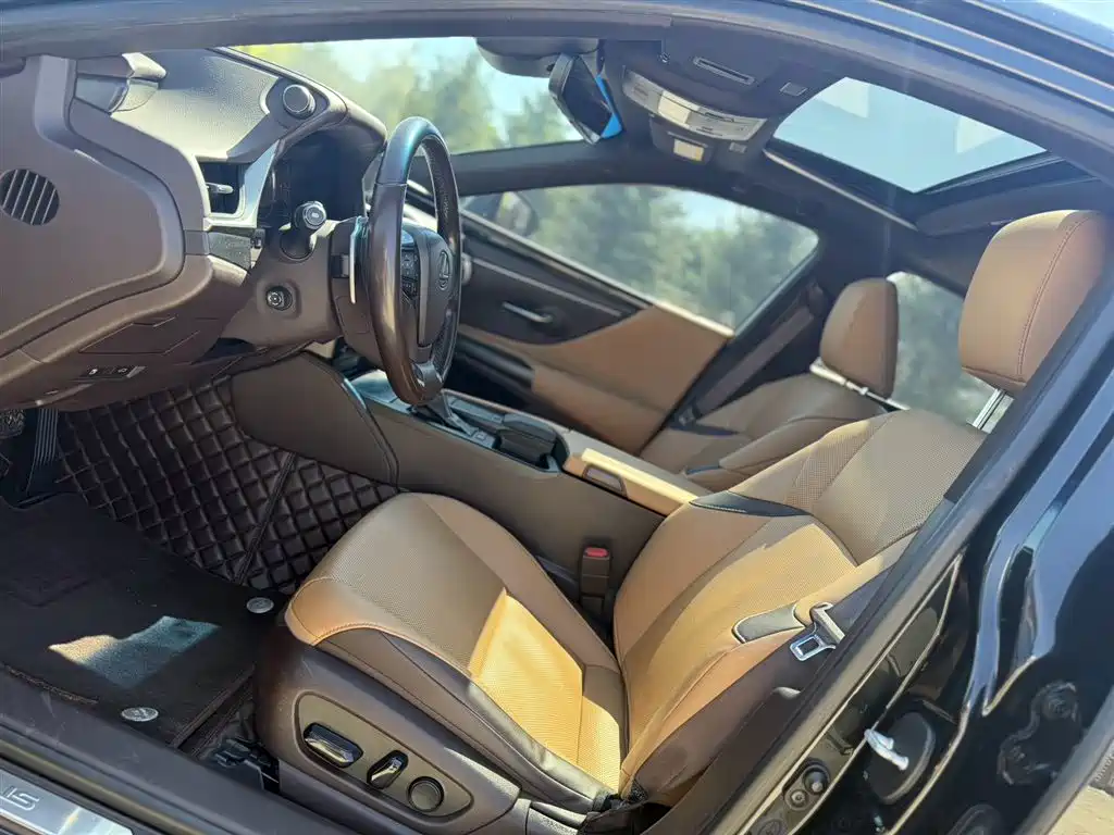 Lexus ES 2019