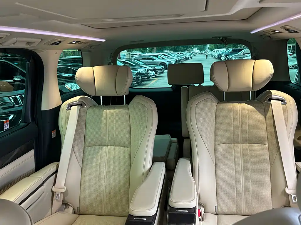 Toyota Vellfire 2023 — фото 12