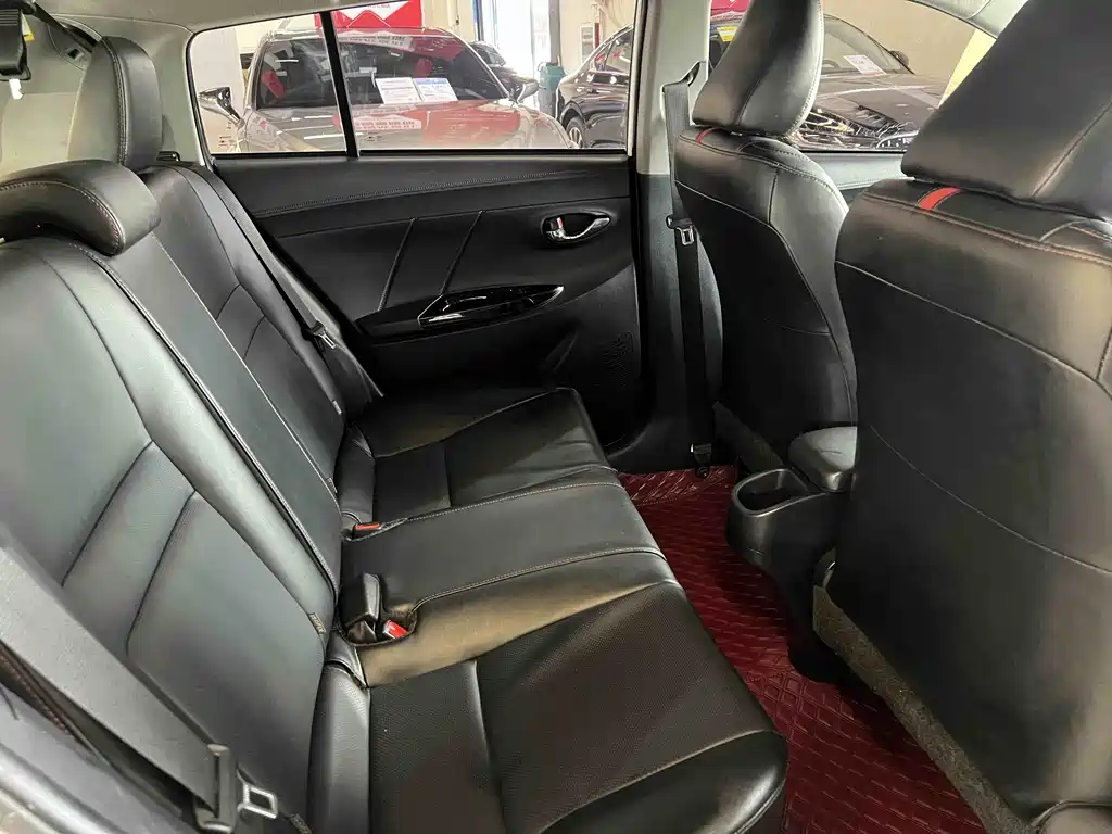 Toyota Yaris L 2022 — фото 13