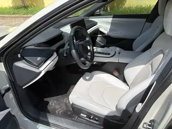 Xiaomi SU7 2024