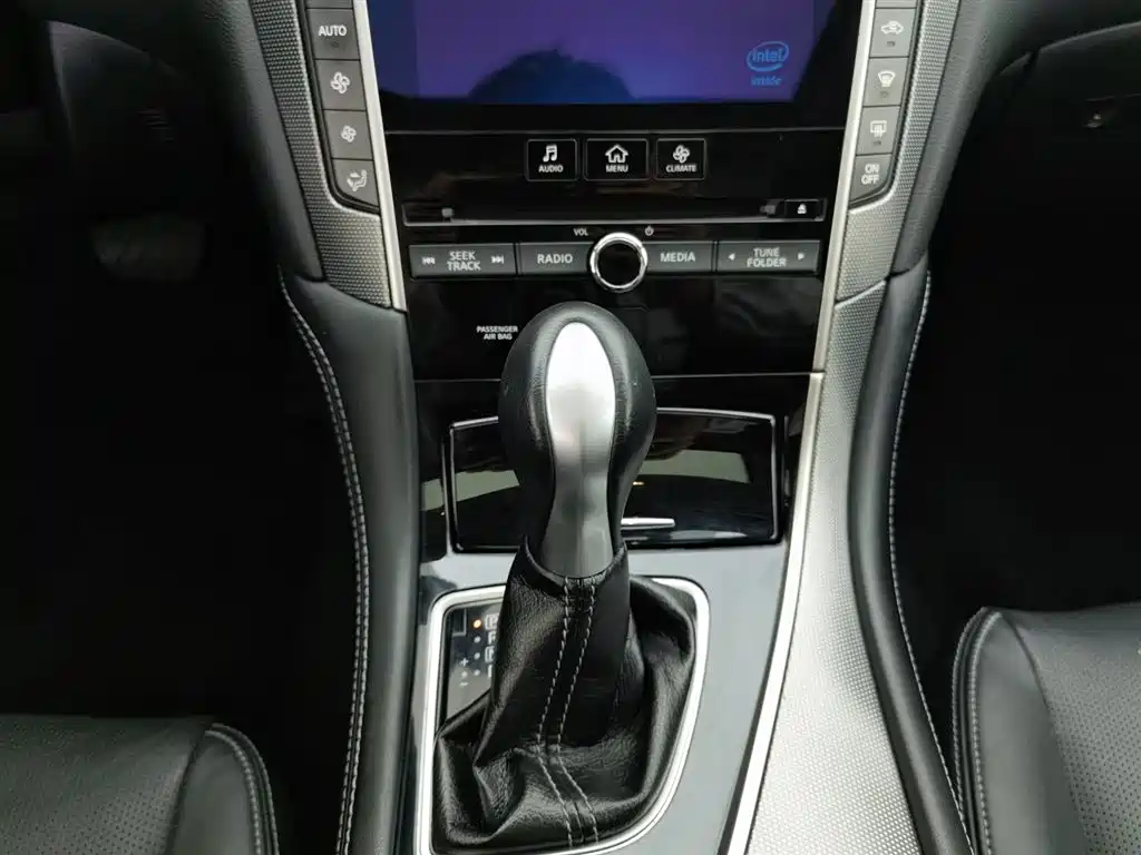 Infiniti Q50L 2016 — фото 13