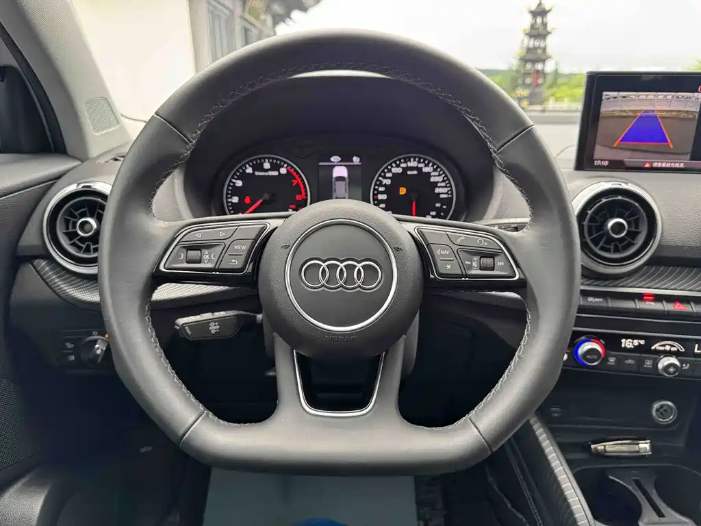 Audi Q2L 2022 — фото 15
