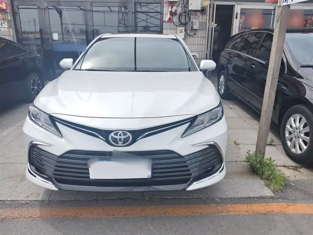 Toyota Camry 2023 — фото 7