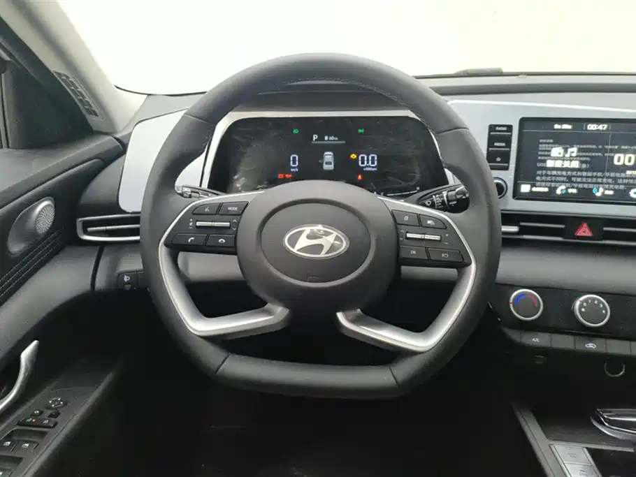 Hyundai Elantra 2025 — фото 15