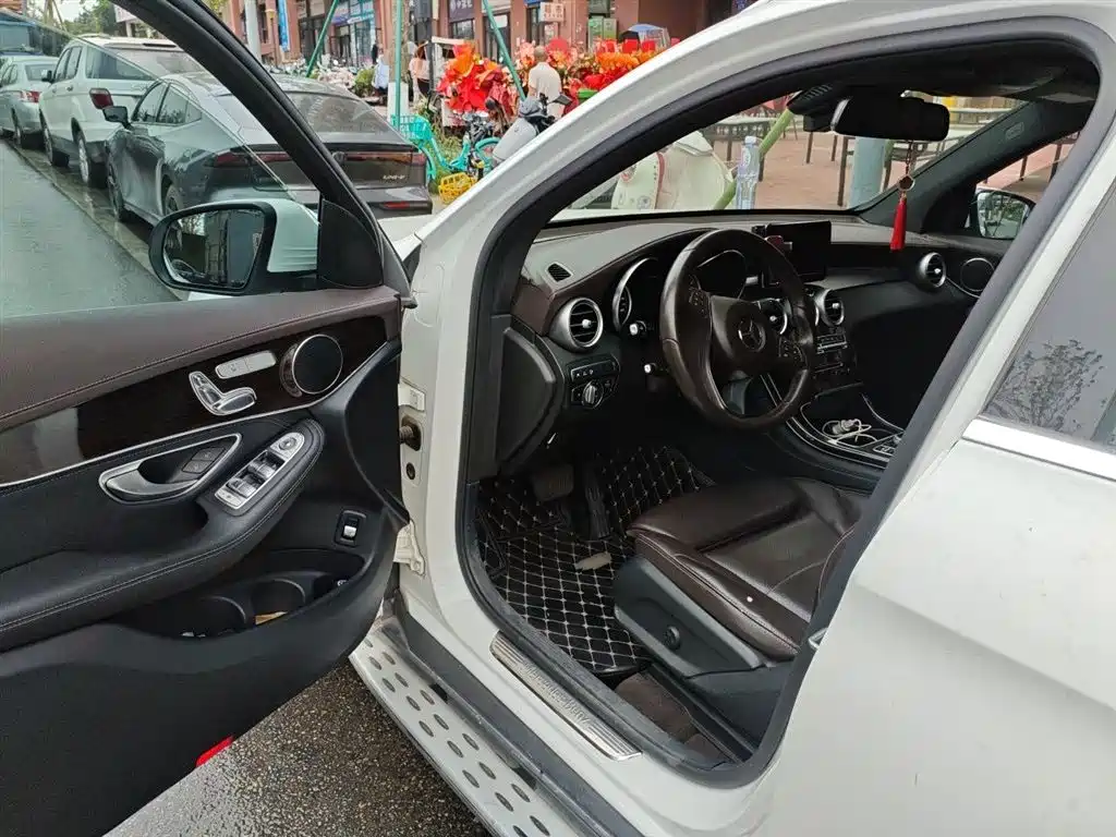 Mercedes-Benz GLC 2018 — фото 14