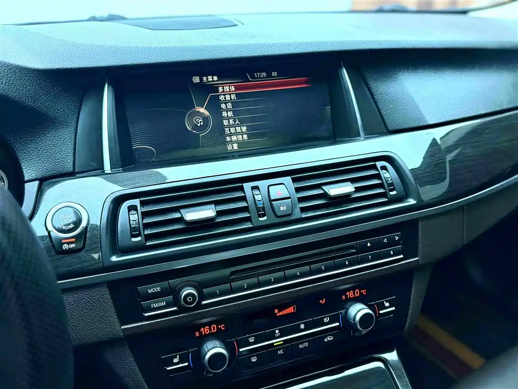 BMW 5 Series 2017 — фото 11
