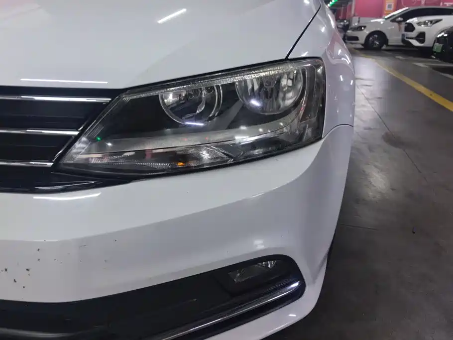 Volkswagen Sagitar 2016