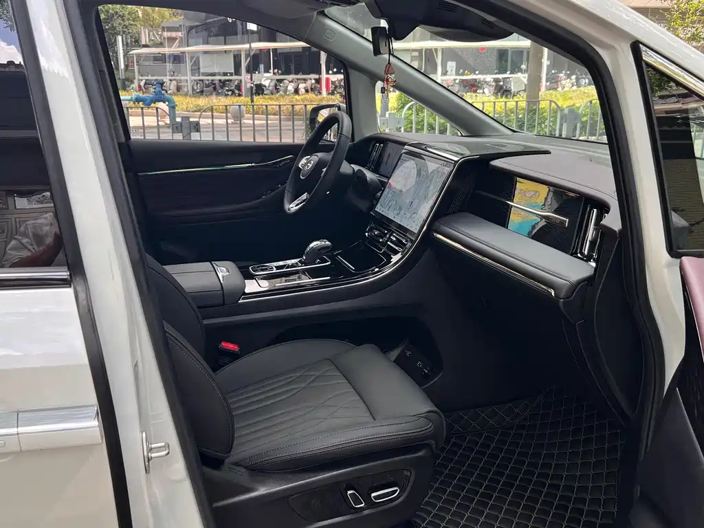 GAC Motor Trumpchi M8 2023 — фото 21
