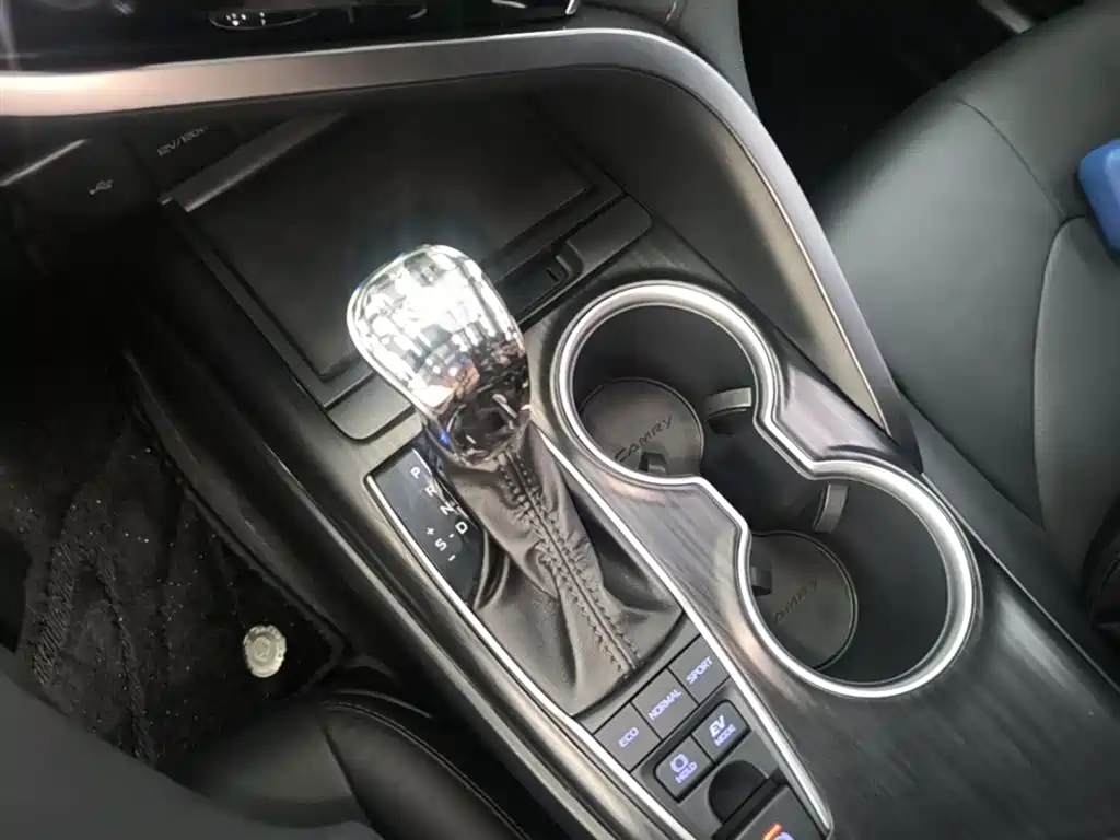 Toyota Camry 2023 — фото 14