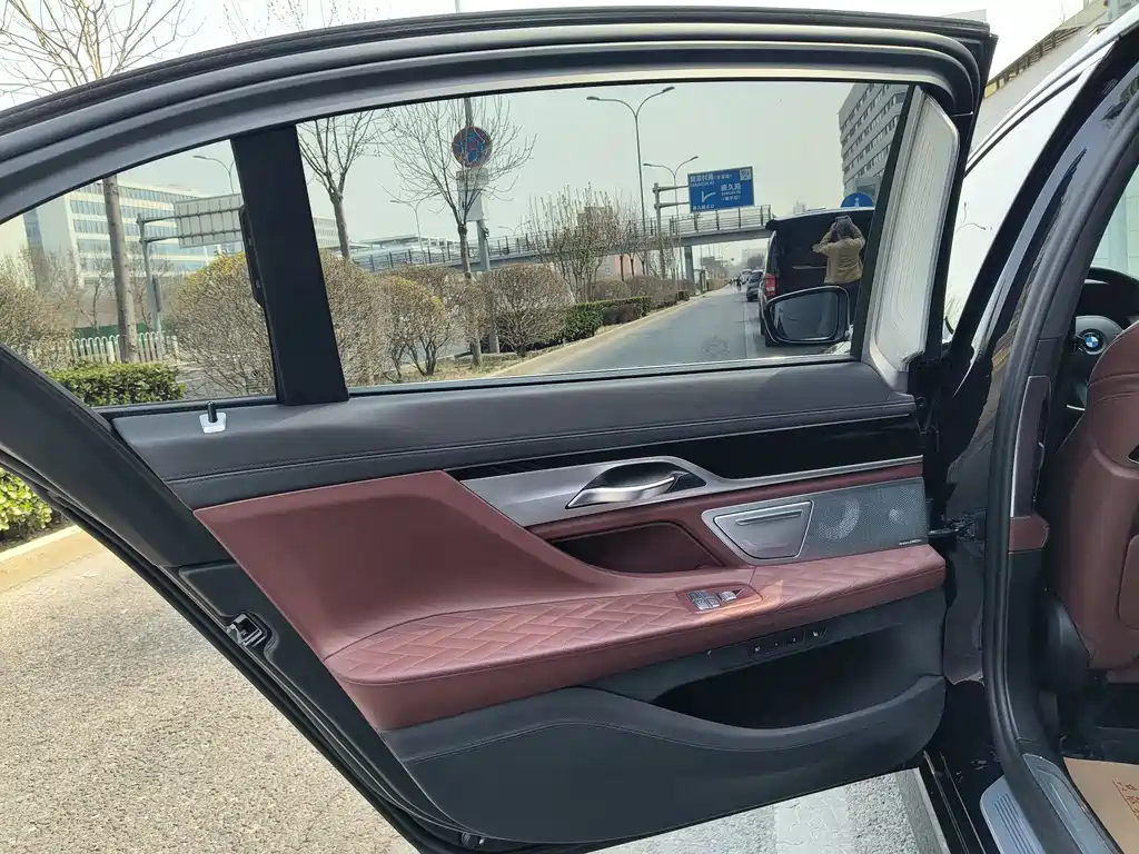 BMW 7 Series 2019 — фото 17