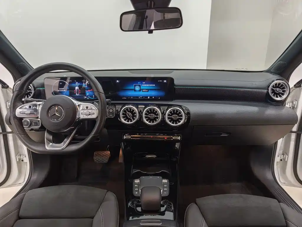 Mercedes-Benz A-Class 2023 — фото 7