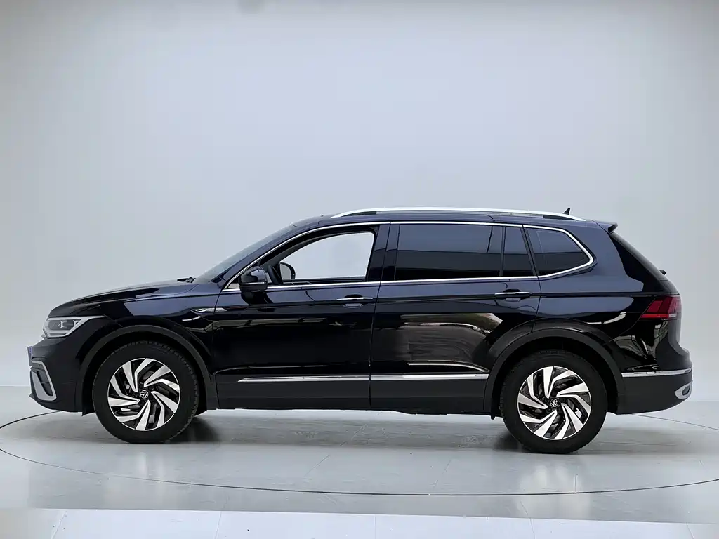 Volkswagen Tiguan L 2023 — фото 7