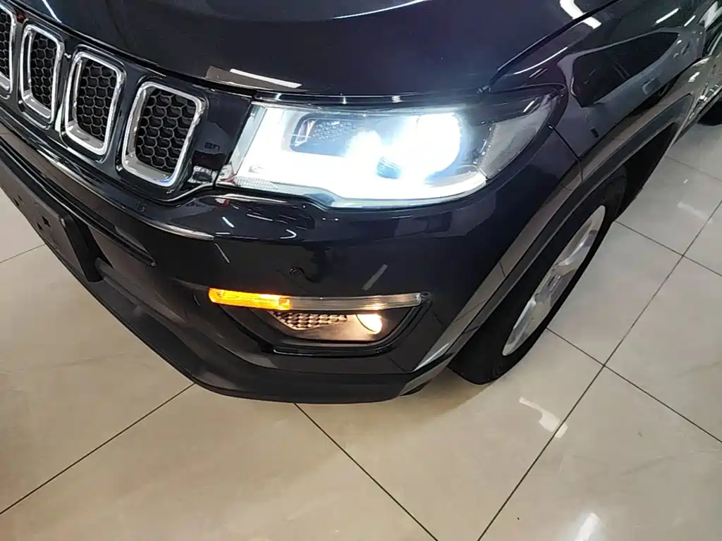 Jeep Compass 2018 — фото 24