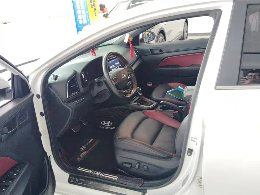 Hyundai Elantra 2016 — фото 9