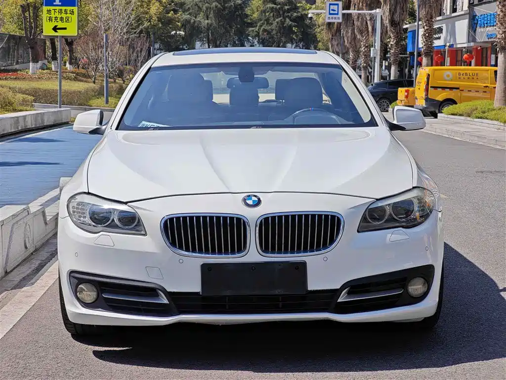 BMW 5 Series 2011 — фото 2