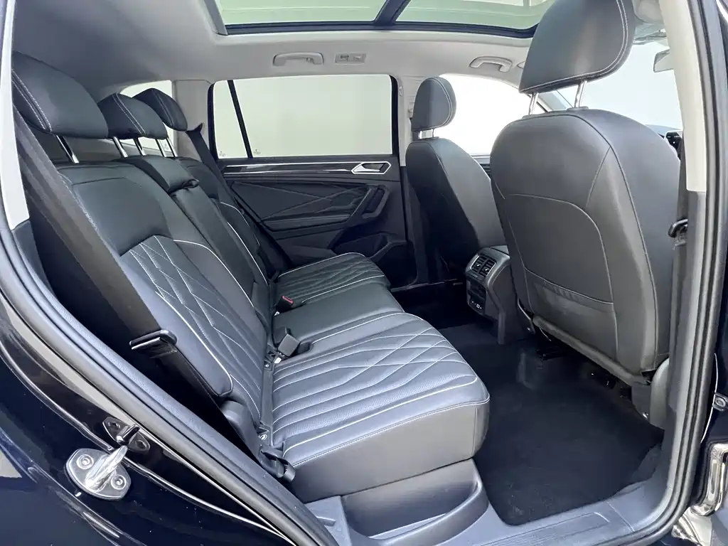Volkswagen Tiguan L 2023 — фото 30