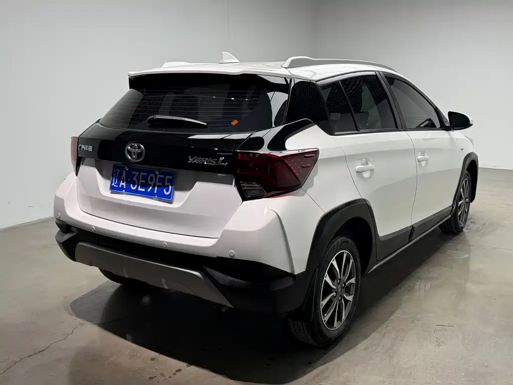 Toyota Yaris L 2023 — фото 34